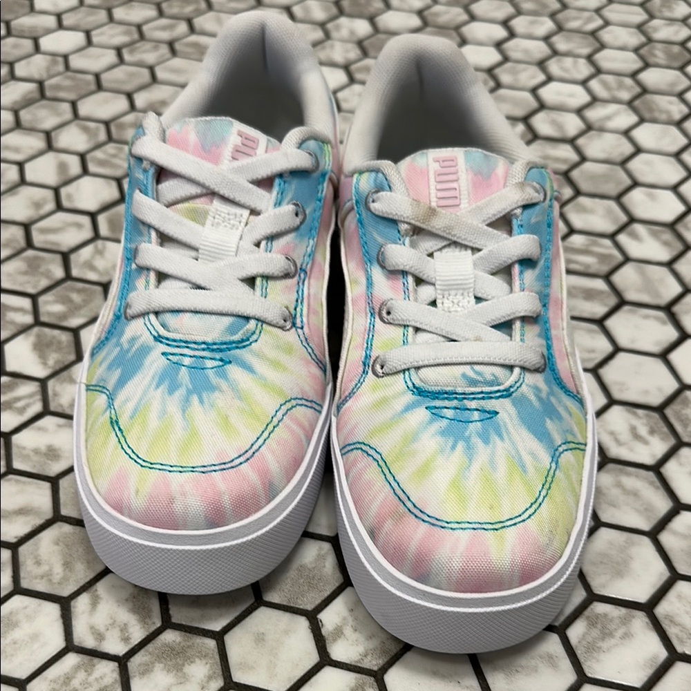 New w/out tags sz 2.5 Puma C-Rey tie dye youth sneakers